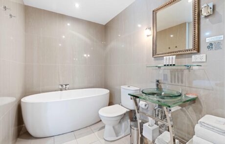 de-russie-hotel-boutique-accommodation-orange-blue-room-61