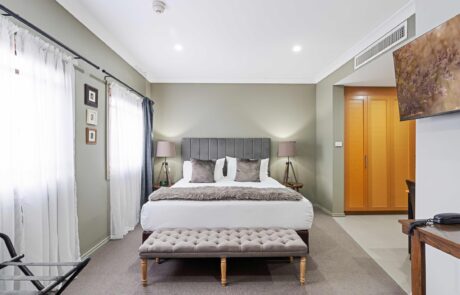 de-russie-hotel-boutique-accommodation-orange-suites-studio-accessible-suite91