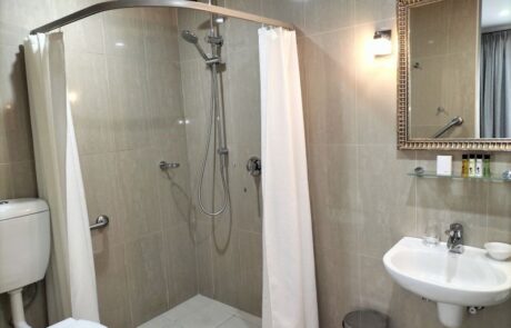 studio-accessible-bathroom