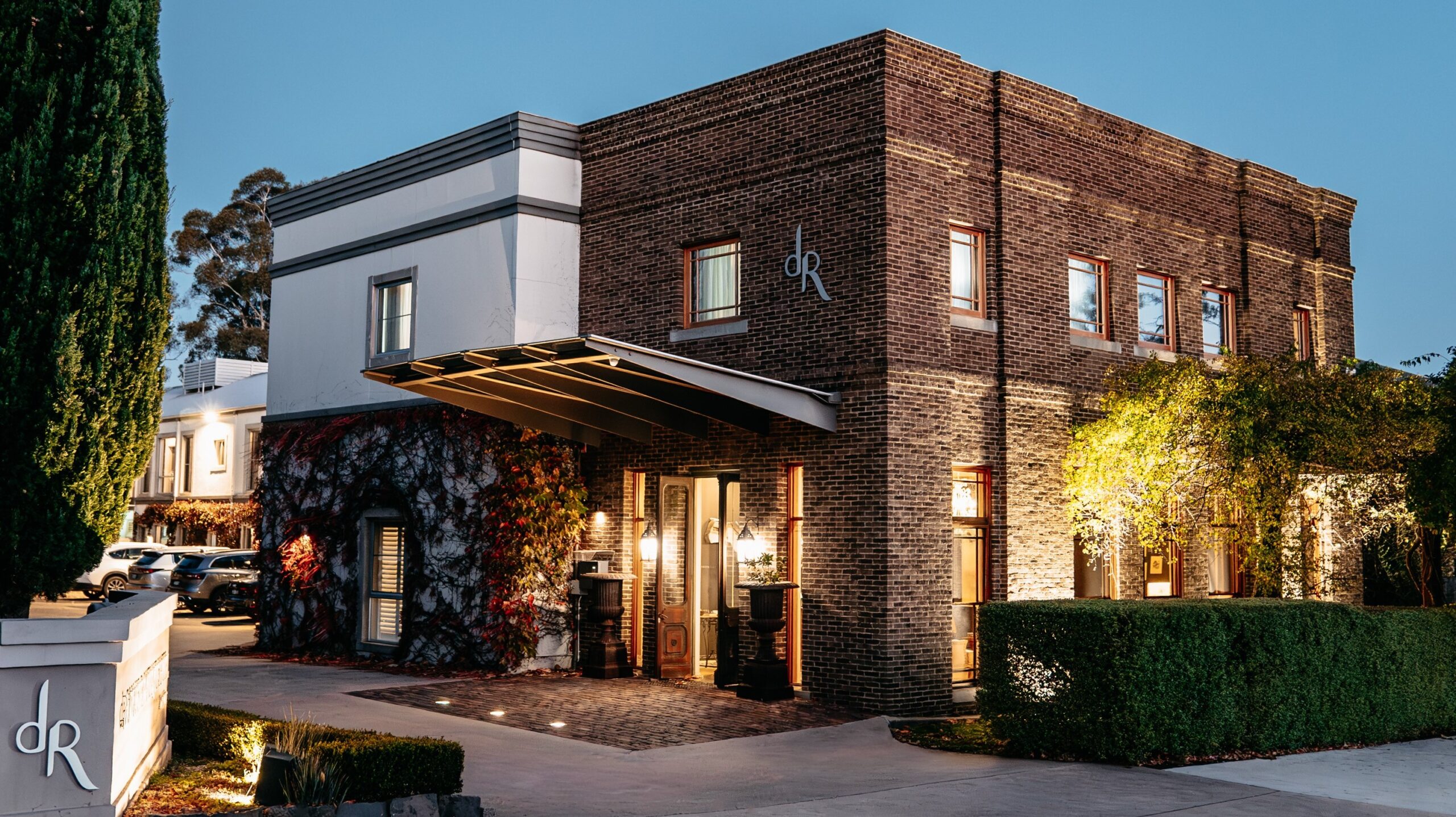 de russie boutique hotel exterior at night